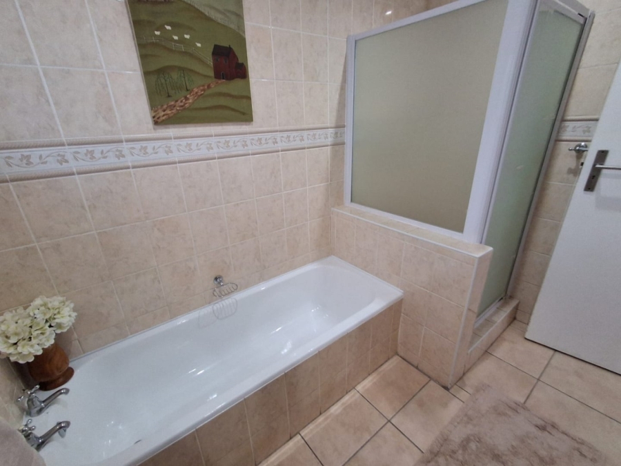3 Bedroom Property for Sale in Mangold Park Eastern Cape
